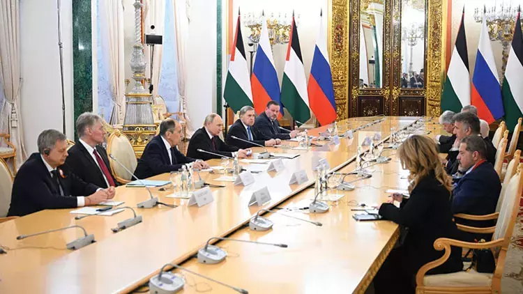 Putin ve Abbas Kremlin’de Bir Araya Geldi: Gazze’deki İnsani Kriz Görüşüldü