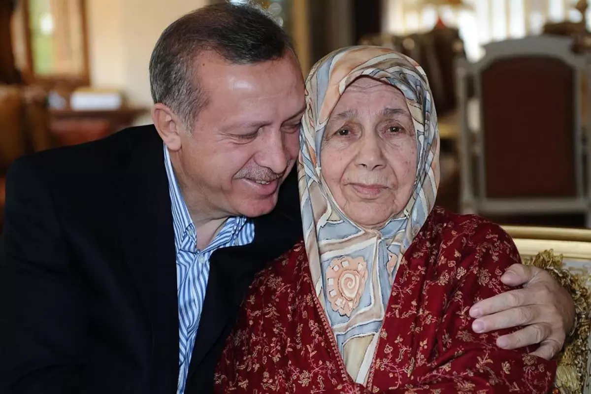 Cumhurbaşkanı Erdoğan’dan Anneler Günü Mesajı: “Hakları Asla Ödenemez”
