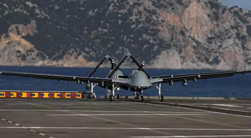 İki TB3 Aynı Anda Havalandı: TCG Anadolu’da Tarihi Anlar
