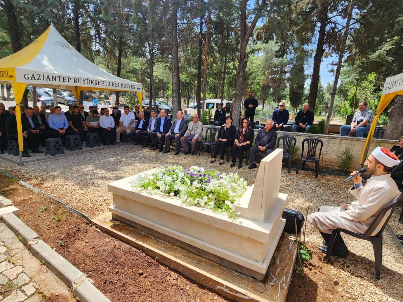 Sanayici M. Naci Topçuoğlu, Vefatının 17. Yılında Mezarı Başında Anıldı Sanayici M. Naci Topçuoğlu, Vefatının 17. Yılında Mezarı Başında Anıldı