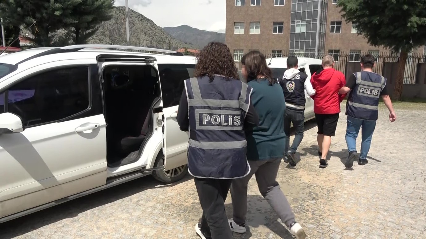 Amasya’da 2 Milyon TL’lik Çelik Kasa Hırsızlığında 2 Kişi Adli Kontrolle Serbest Amasya’da 2 Milyon TL’lik Çelik Kasa Hırsızlığında 2 Kişi Adli Kontrolle Serbest