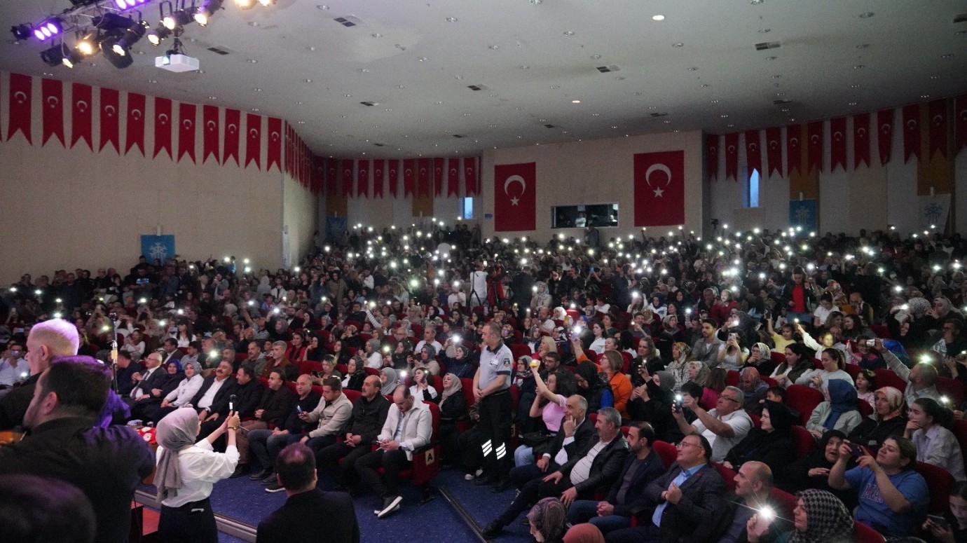 İbrahim Erkal Anma Konseri Erzurum’da Duygusal Anlara Sahne Oldu İbrahim Erkal Anma Konseri Erzurum’da Duygusal Anlara Sahne Oldu
