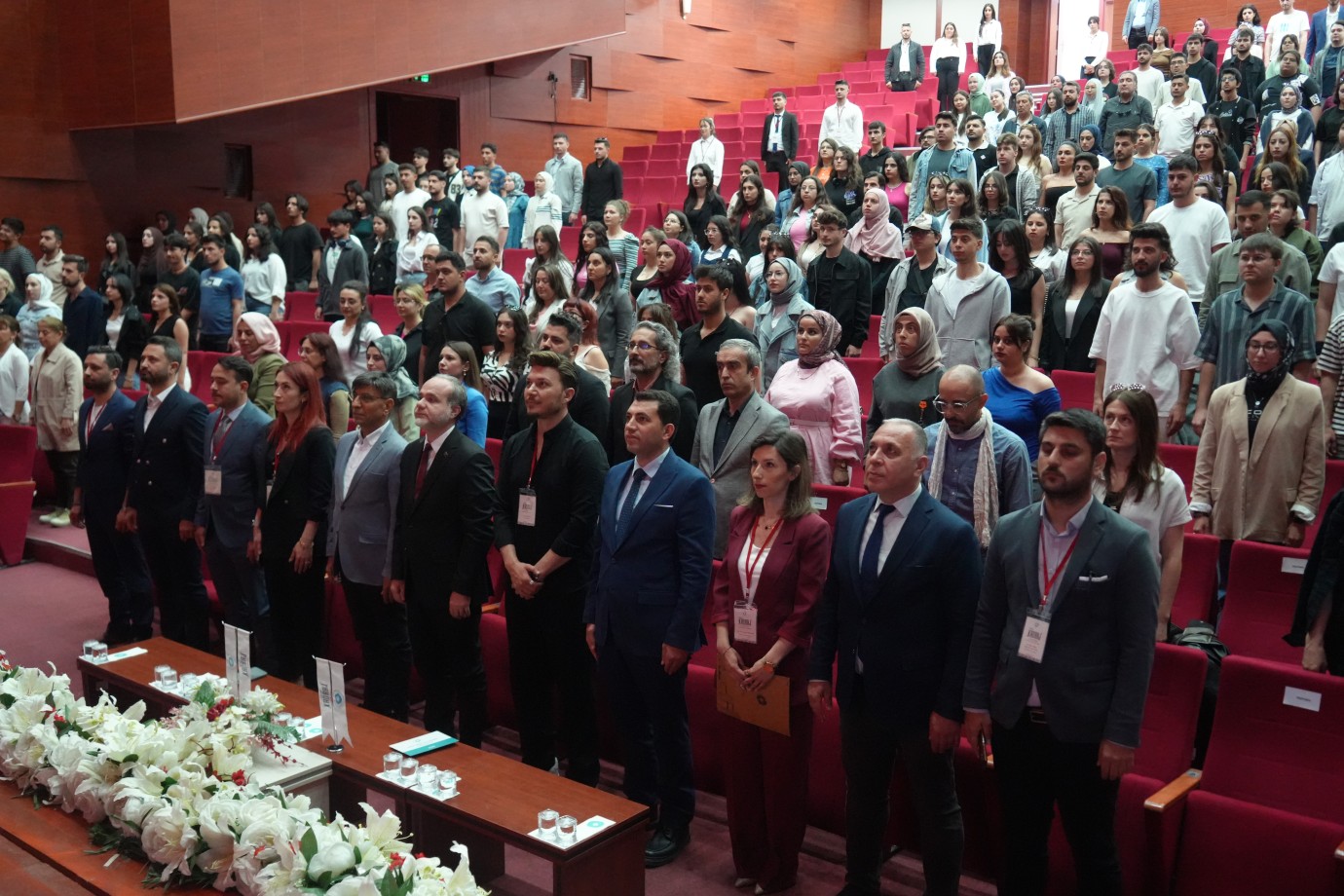 Kadraj İletişim Günleri Niğde'de Başladı: Genç İletişimcilerle Sektörün Ustaları Buluşuyor