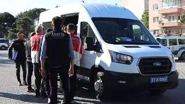 Çanakkale’de Emekli Öğretmen 25 Milyon Lira Dolandırıldı: 7 Şüpheli Tutuklandı Çanakkale’de Emekli Öğretmen 25 Milyon Lira Dolandırıldı: 7 Şüpheli Tutuklandı