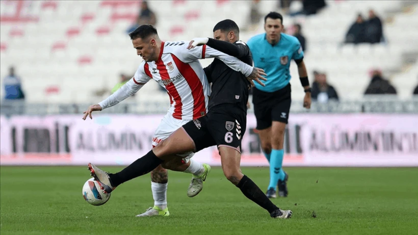 Samsunspor Üçüncülük İçin Sahada, Sivasspor Hayatta Kalma Peşinde!