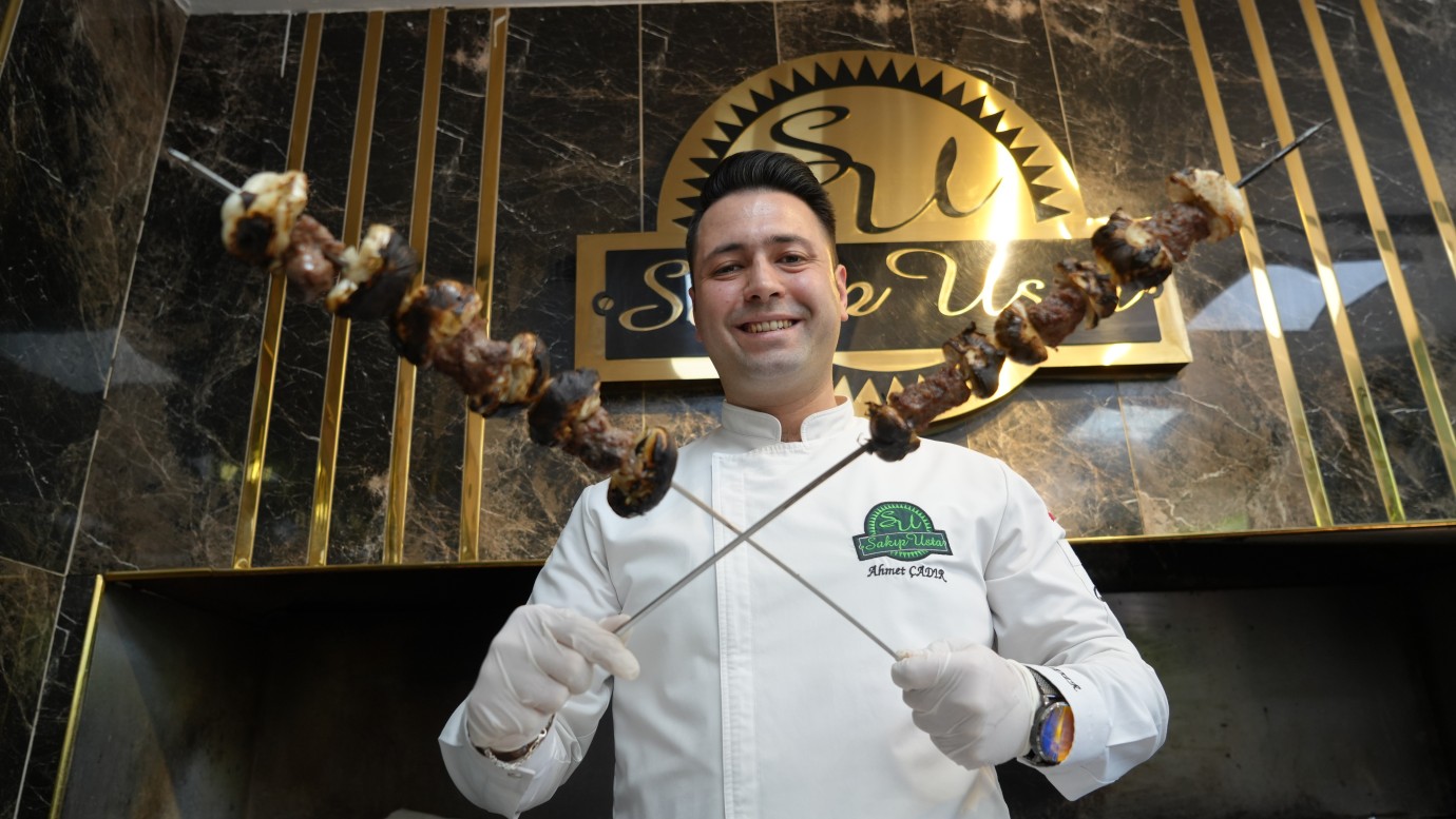 Yılda Sadece 3 Hafta Yapılıyor: Gaziantep’in Sarımsak Kebabı Lezzetiyle Büyülüyor