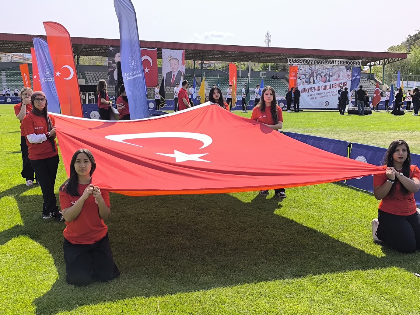 Kırşehir’de 19 Mayıs Coşkusu Ahi Stadyumu’na Taşındı