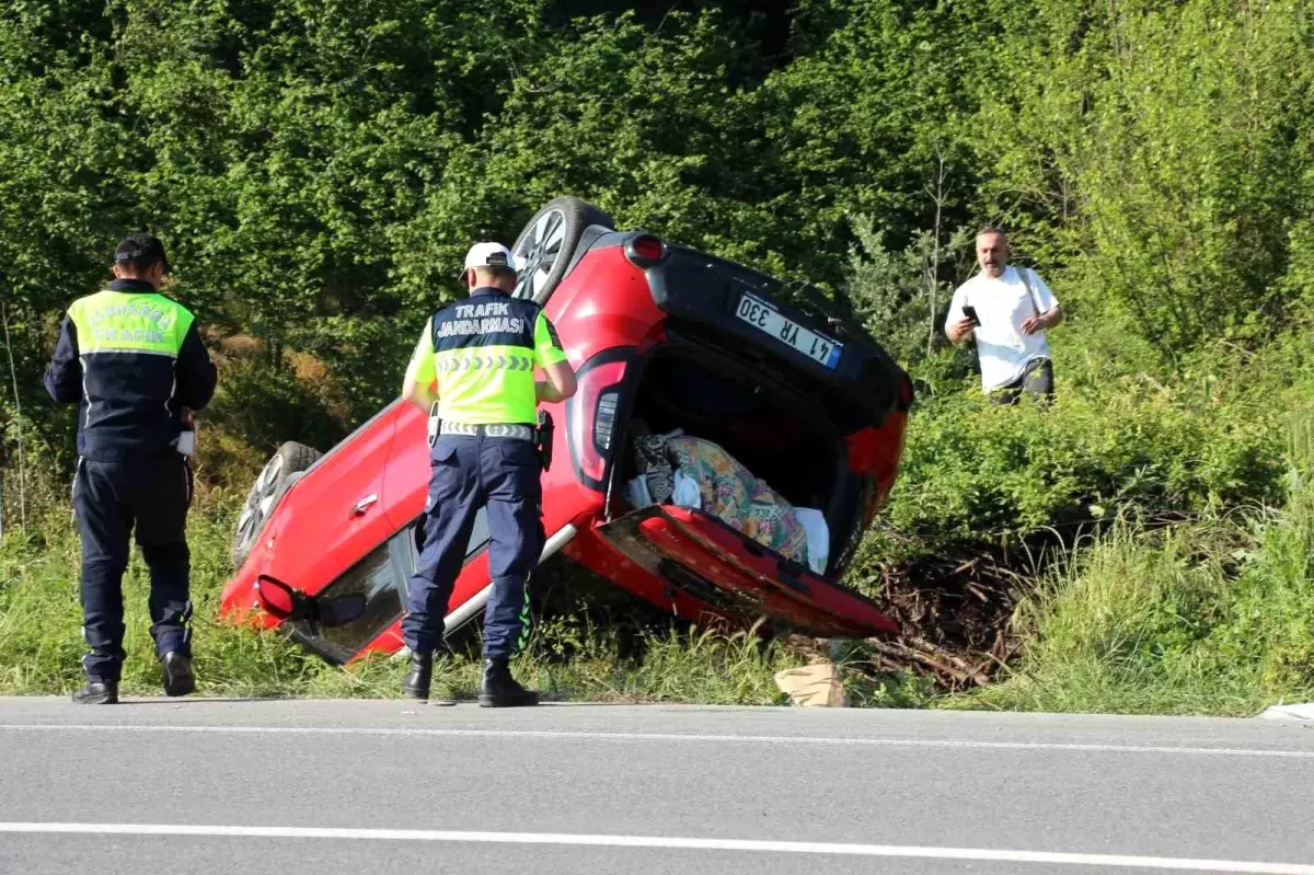 Sakarya Akyazı'da Takla Atan Otomobilde 1'i Bebek 4 Kişi Yaralandı Sakarya Akyazı'da Takla Atan Otomobilde 1'i Bebek 4 Kişi Yaralandı