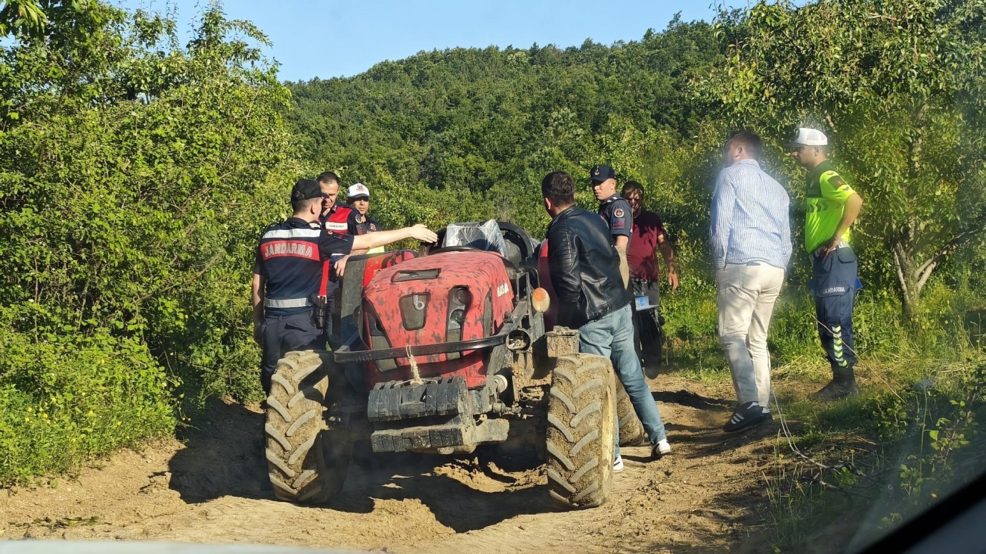 Babasının Sürdüğü Traktörün Altında Kalan 7 Yaşındaki Nur Hayatını Kaybetti Babasının Sürdüğü Traktörün Altında Kalan 7 Yaşındaki Nur Hayatını Kaybetti