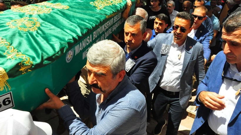 CHP Lideri Özgür Özel, Cemre Öğren’in Cenaze Törenine Katıldı