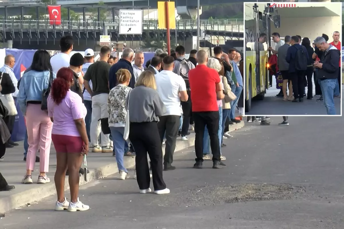 İstanbul’da Grev Sona Erdi: Özel Halk Otobüsleri Yeniden Seferde İstanbul’da Grev Sona Erdi: Özel Halk Otobüsleri Yeniden Seferde