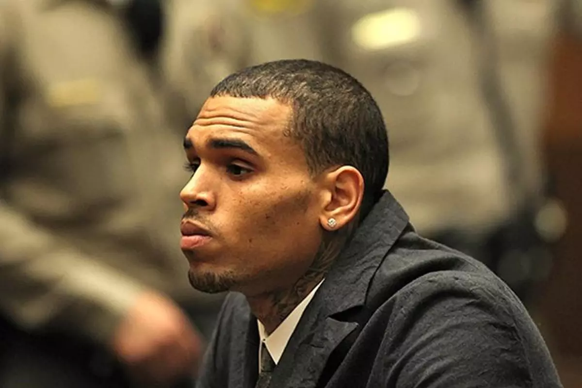 Chris Brown, Londra’daki Şişe Saldırısı Davasında 5 Milyon Sterlin Kefaletle Serbest Bırakıldı Chris Brown, Londra’daki Şişe Saldırısı Davasında 5 Milyon Sterlin Kefaletle Serbest Bırakıldı