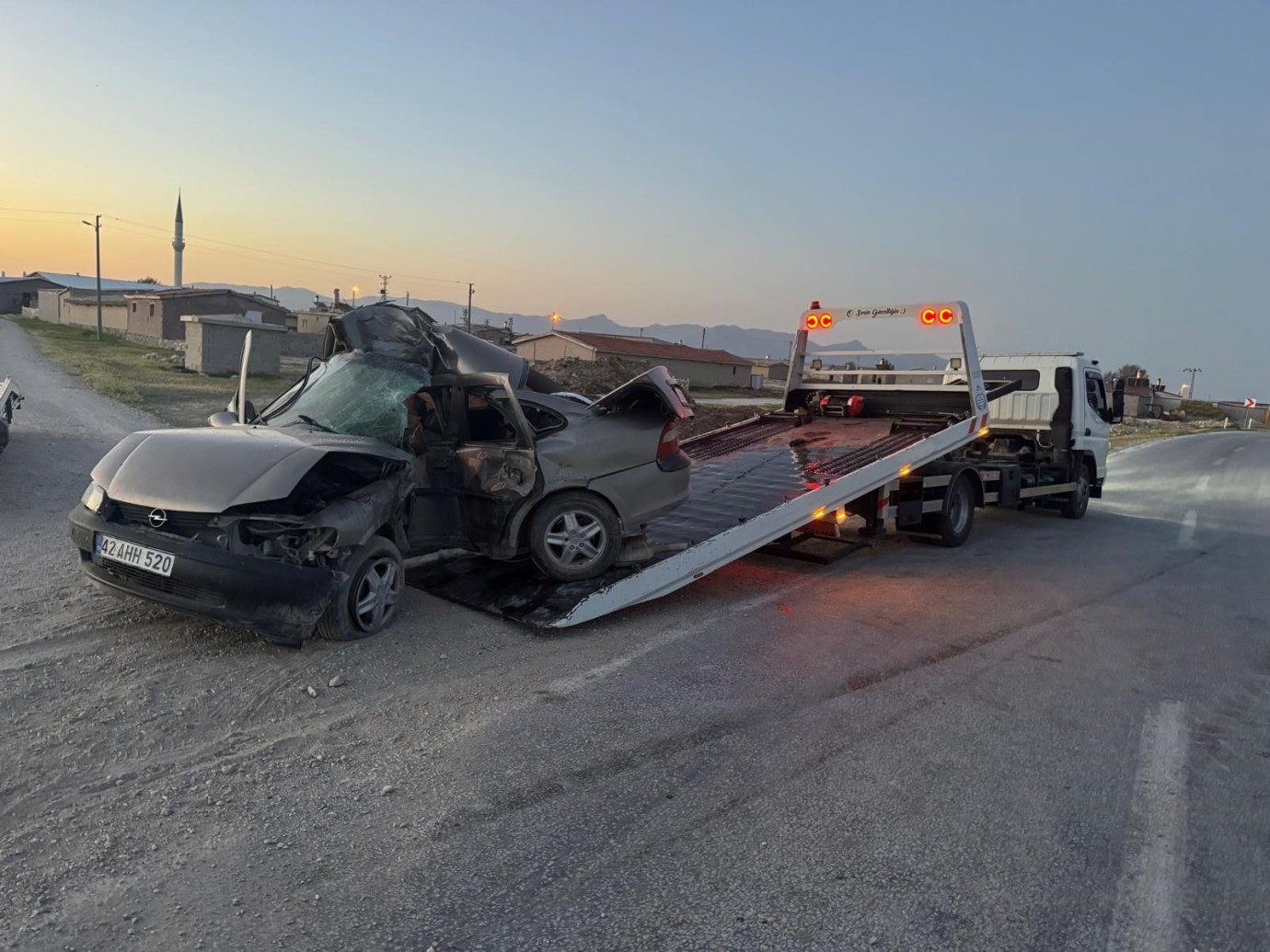 Konya’da Otomobil Direğe Çarptı: Sürücü Hayatını Kaybetti Konya’da Otomobil Direğe Çarptı: Sürücü Hayatını Kaybetti