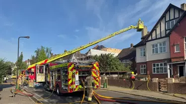 Londra’da Yangın Faciası: Üçü Çocuk Dört Kişi Hayatını Kaybetti Londra’da Yangın Faciası: Üçü Çocuk Dört Kişi Hayatını Kaybetti
