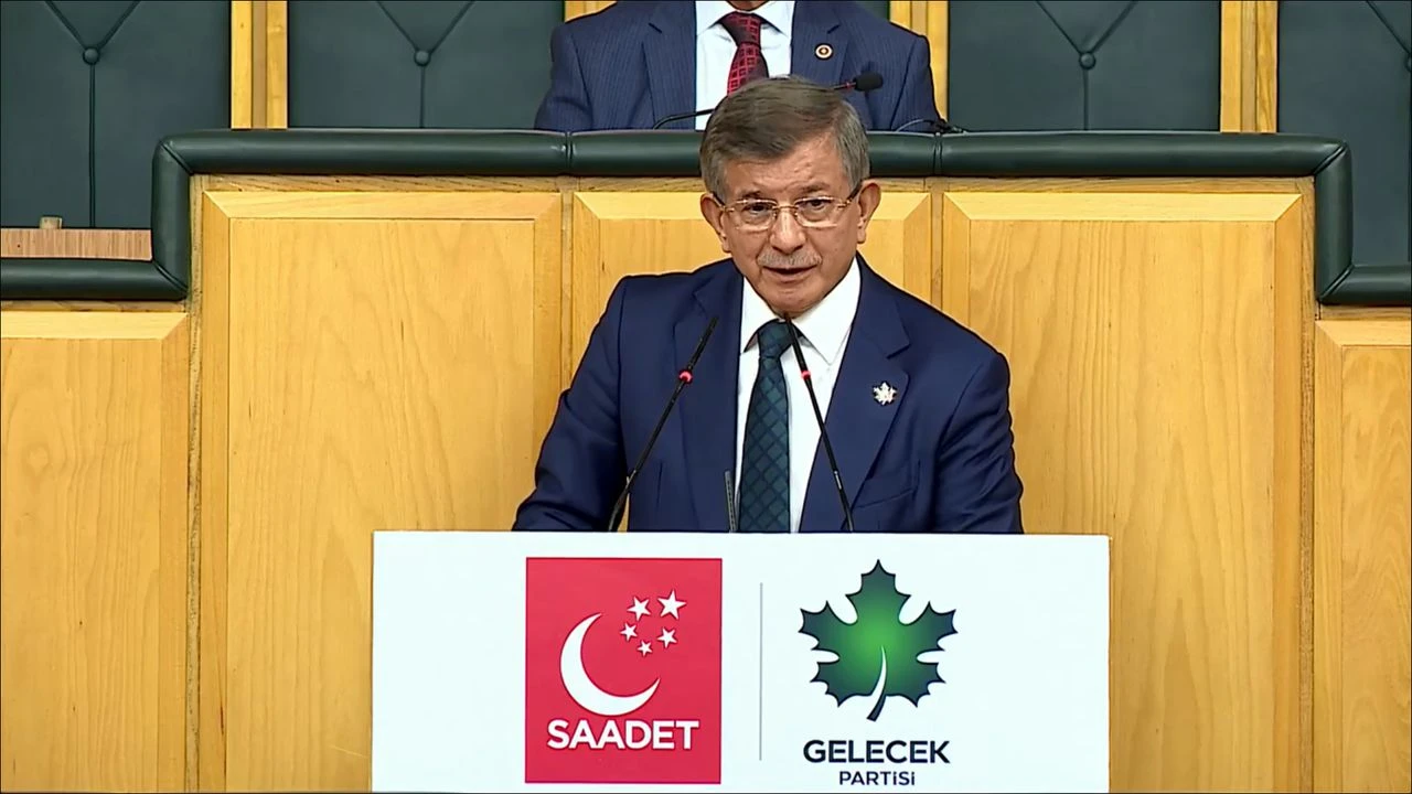 Ahmet Davutoğlu'ndan Dikkat Çeken Açıklama: "Keşke AK Parti Beni Kaybetmeseydi"