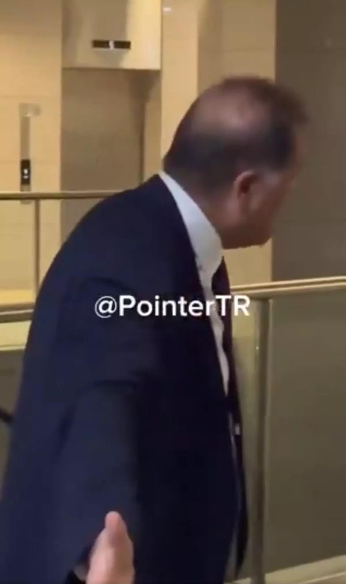 İBB Başkanvekili Nuri Aslan Adliyede Tartışma Çıkardı: "Yakarım Bak Ortalığı" İBB Başkanvekili Nuri Aslan Adliyede Tartışma Çıkardı: "Yakarım Bak Ortalığı"