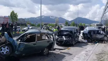 Erzurum’da Beton Mikseri 8 Araca Çarpıp Devrildi: Facia Kıl Payı Atlatıldı Erzurum’da Beton Mikseri 8 Araca Çarpıp Devrildi: Facia Kıl Payı Atlatıldı