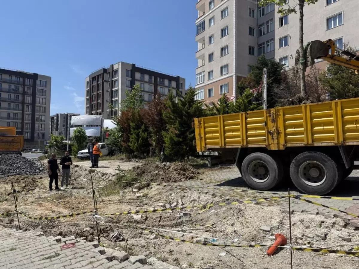 Balıkçı Kenan, boynuna astığı balıklarla Ekrem İmamoğlu’nu protesto etti