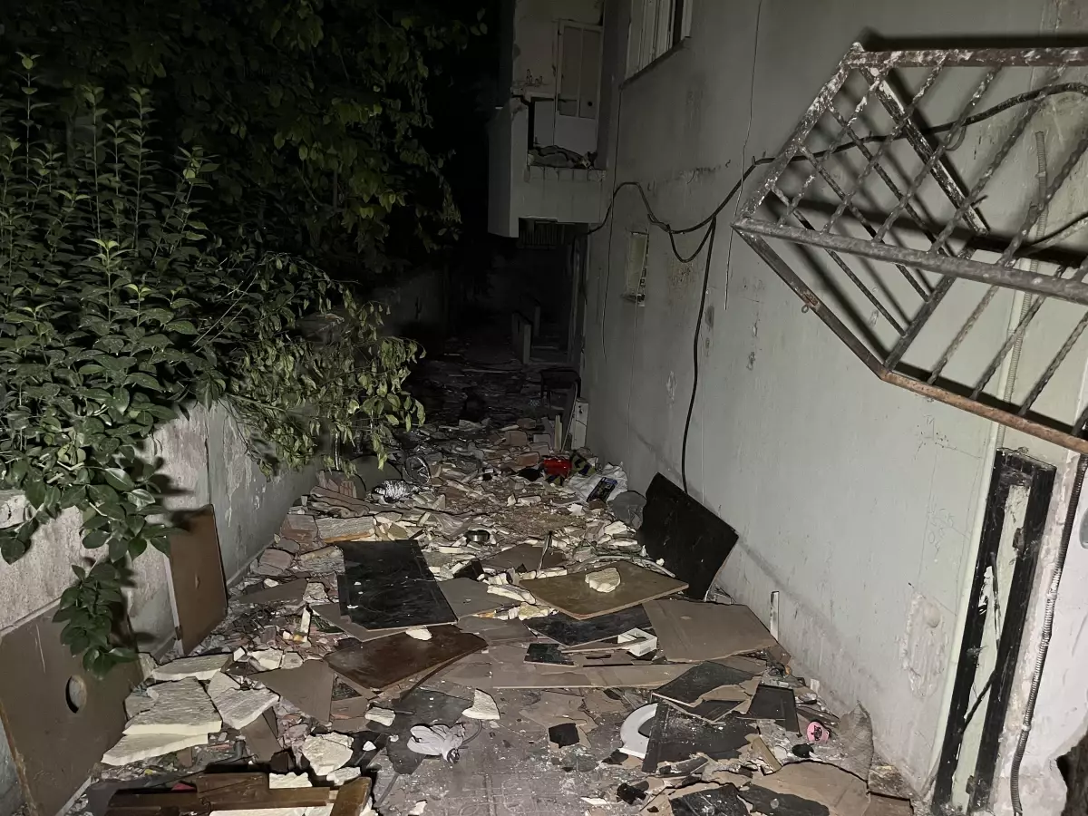 İzmir’de Metruk Binada Korkunç Bulgu: Üç Kişiye Ait Kafatası ve Kemikler Bulundu