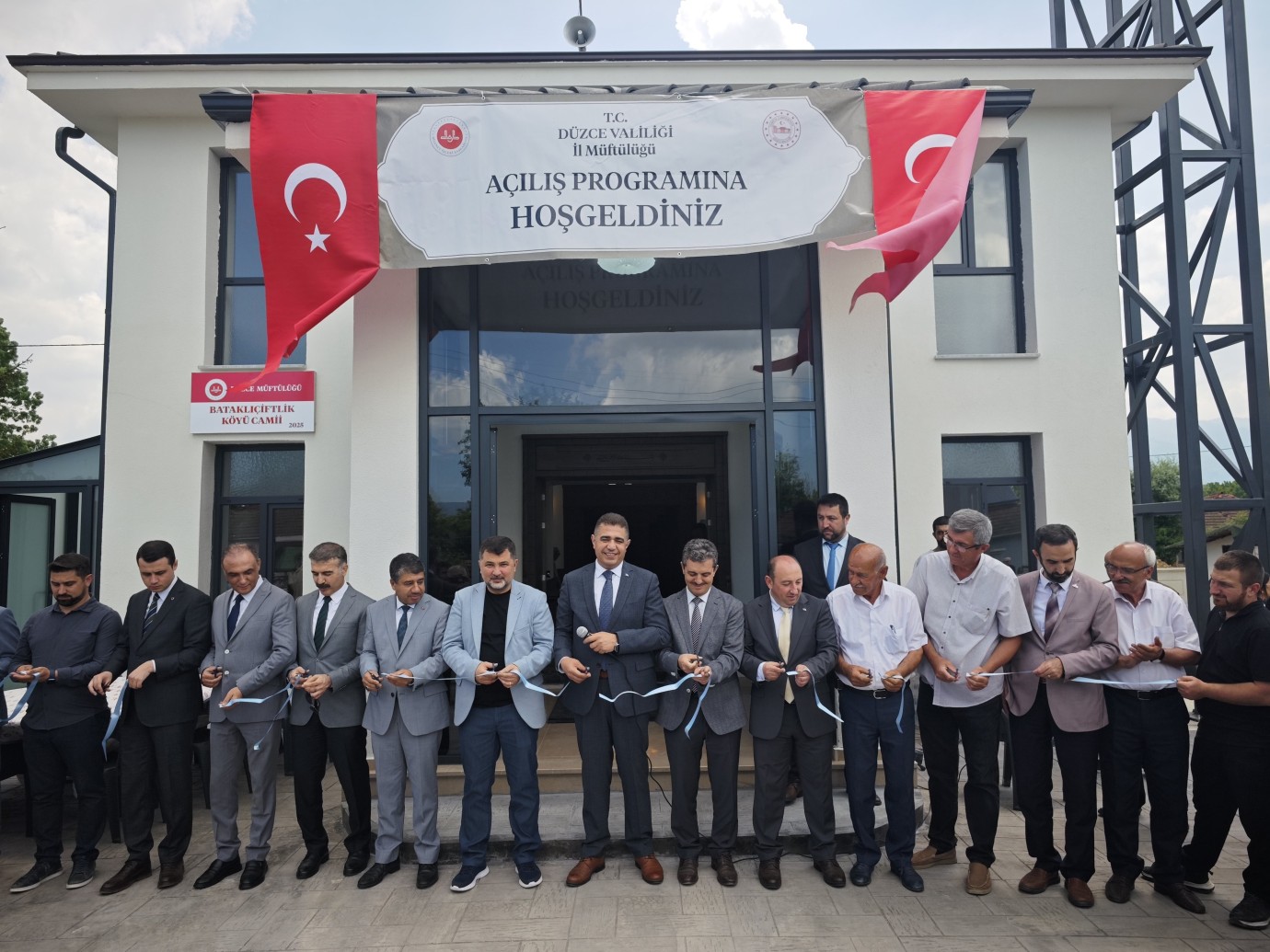 Depremde Yıkılan Bataklıçiftlik Köyü Camisi Yeniden İnşa Edilerek Açıldı