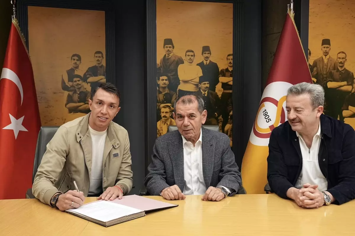 Galatasaray'da Muslera İle Sürpriz İmza
