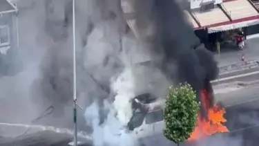 Yolcu Minibüsü Alev Alev Yandı, Şans Eseri Ölen Ya Da Yaralanan Olmadı