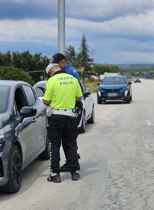 Isparta Gelendost’ta Yol Uygulamasında 2 Araca Ceza Kesildi Isparta Gelendost’ta Yol Uygulamasında 2 Araca Ceza Kesildi