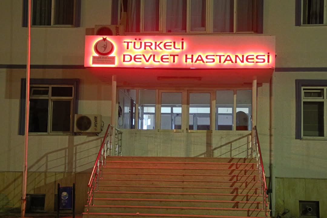 Sinop’ta Devlet Hastanesi Acil Servisinde Patlama: 1 Hemşire Yaralandı Sinop’ta Devlet Hastanesi Acil Servisinde Patlama: 1 Hemşire Yaralandı