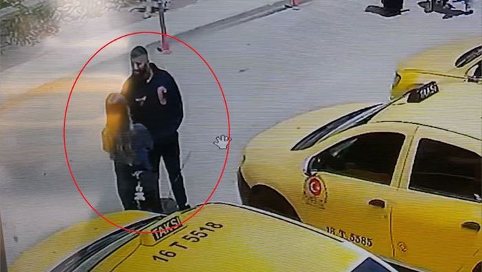Bursa’da Dehşet: Eski Nişanlısını Okul Önünde Silahla Vurdu, Kaçtı!