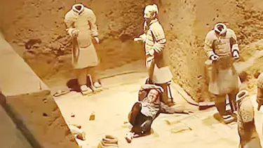 Çin’de Terracotta Ordusu’na Zarar Verildi Çin’de Terracotta Ordusu’na Zarar Verildi
