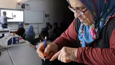 17 Torunu Var! Adanalı Ninelerin Okuma Yazma Azmi İlham Veriyor 17 Torunu Var! Adanalı Ninelerin Okuma Yazma Azmi İlham Veriyor