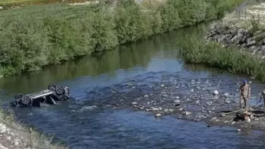 Erzurum’da Otomobil Dereye Uçtu: Bir Aile Hayatını Kaybetti
