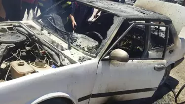 Piknik İçin Aracına Köz Koydu, Otomobili Küle Döndü Piknik İçin Aracına Köz Koydu, Otomobili Küle Döndü