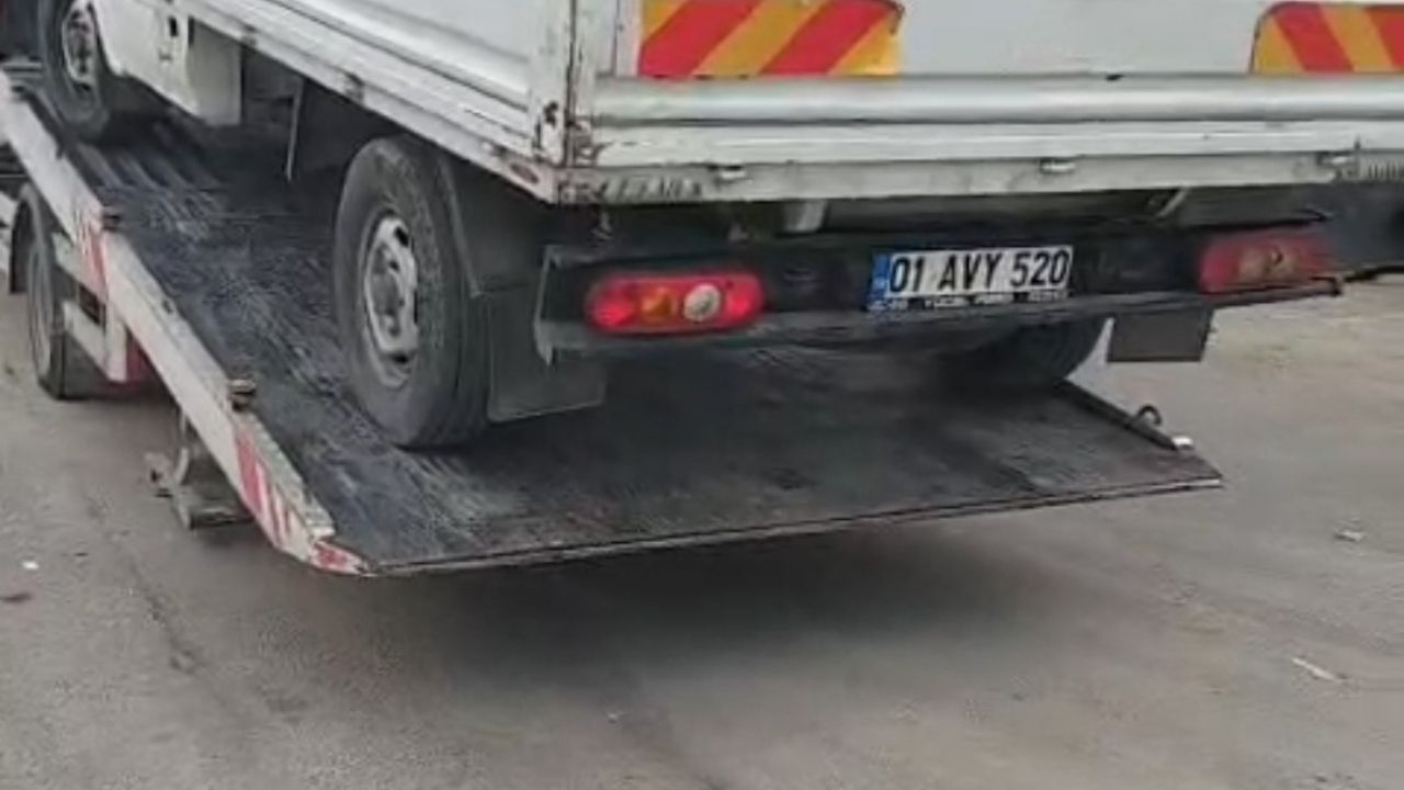 Adana’da Ehliyetsiz Sürücü Ters Yöne Girdi, Kadın Şoföre Hakaret Etti: 43 Bin TL Ceza