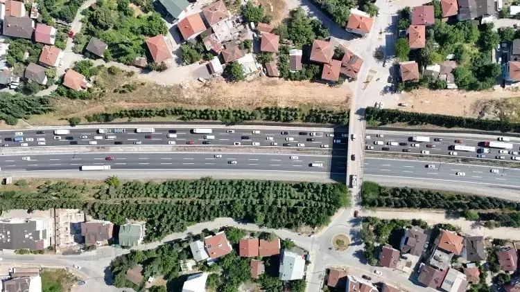TEM Otoyolu Bayram Yoğunluğu Başladı TEM Otoyolu Bayram Yoğunluğu Başladı