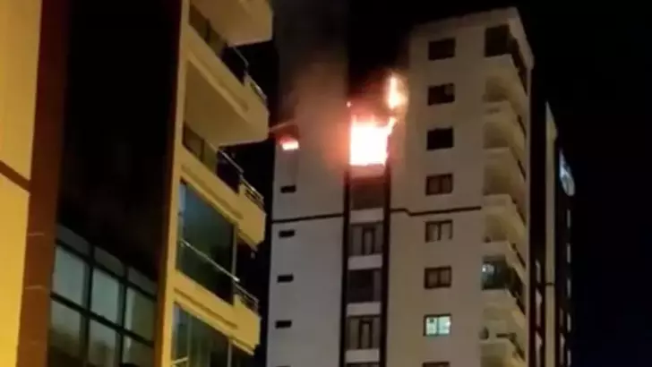 Diyarbakır’da 13 Katlı Binada Yangın Paniği Diyarbakır’da 13 Katlı Binada Yangın Paniği