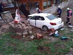 Malatya’da Bahçe Duvarına Çarpan Araç Sürücüsü Hayatını Kaybetti