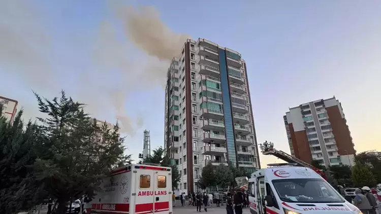 Diyarbakır'da 13 Katlı Binada Yangın: 2'si Çocuk 3 Kişi Yaşamını Yitirdi