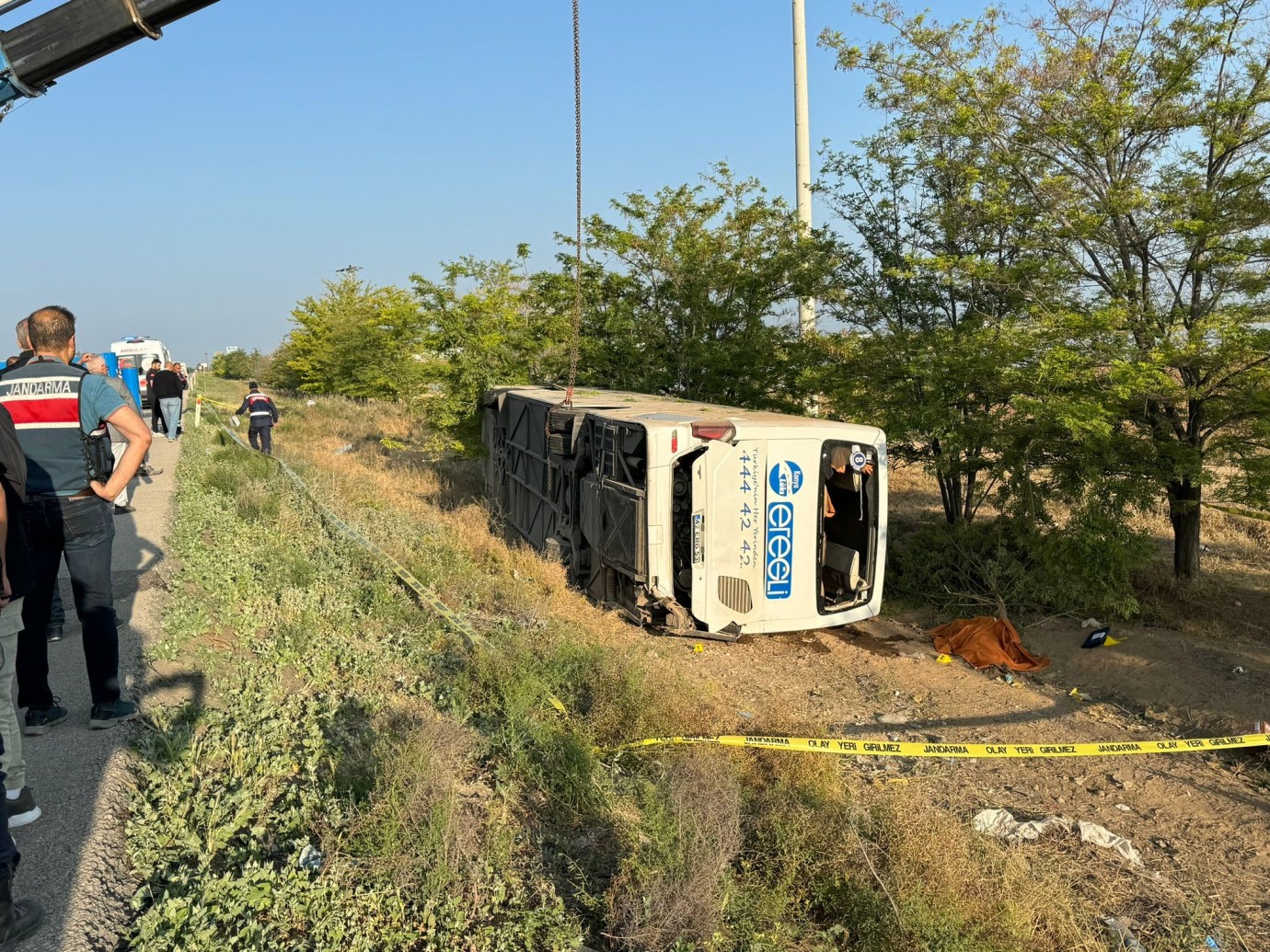 Konya-Adana Karayolu’nda Yolcu Otobüsü Devrildi: 1 Kişi Hayatını Kaybetti, 23 Yolcu Yaralı