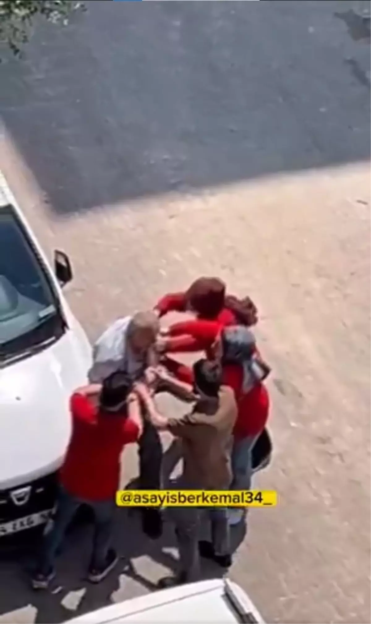 Hırsızlık yaptığı iddia edilen yaşlı adam kaçarken kameralara yakalandı