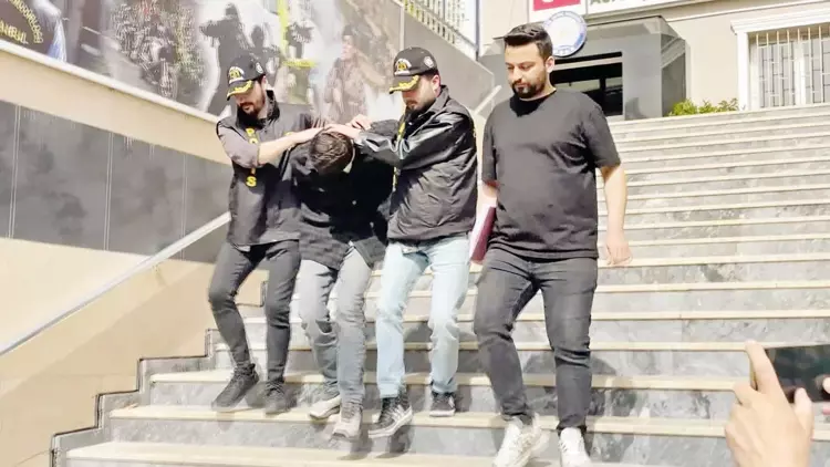 Telefonundaki Video İşyerine Kurşun Yağdıran Şüpheliyi Ele Verdi Telefonundaki Video İşyerine Kurşun Yağdıran Şüpheliyi Ele Verdi