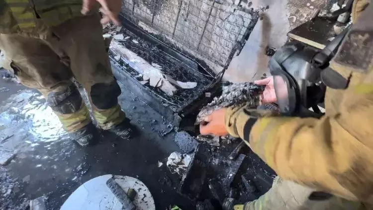 Avcılar’da Prizde Unutulan Ütü Yangına Neden Oldu Avcılar’da Prizde Unutulan Ütü Yangına Neden Oldu