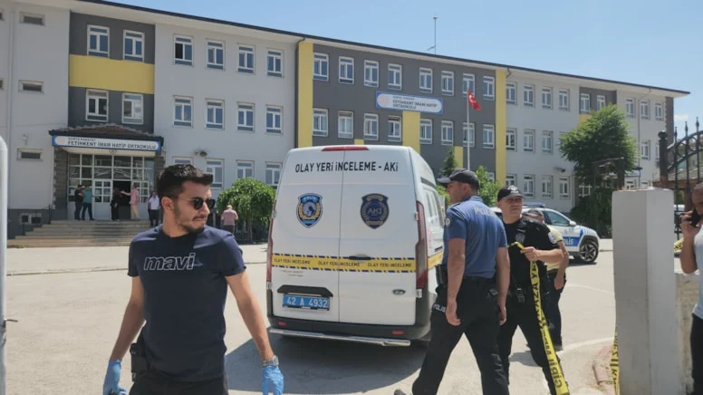 Konya'da Ortaokulda Öğretmen Öldürüldü: Rehberlik Öğretmeni Silahlı Saldırıya Uğradı