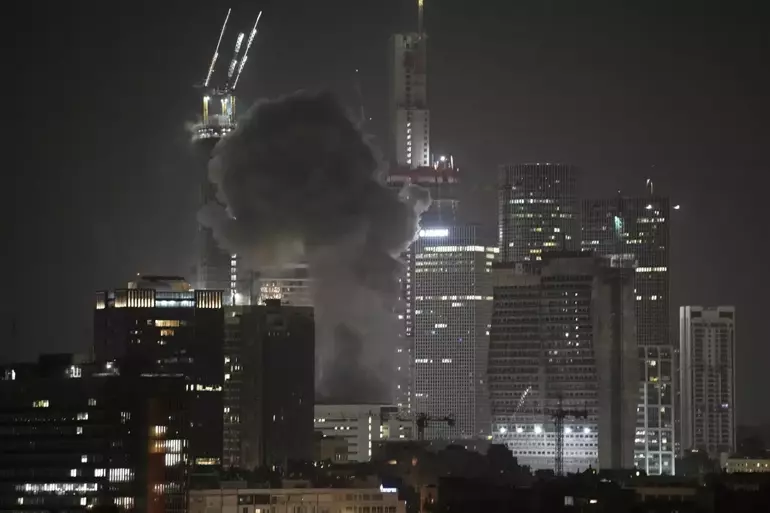 İran’dan Yeni Füze Dalgası: Tel Aviv’de Binalar Yıkıldı, Patlama Sesleri İsrail Genelinde Duyuldu