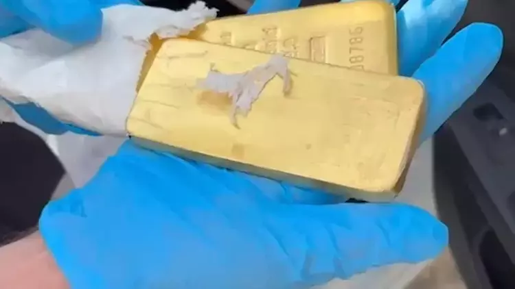Edirne’de Otomobilden 7 Külçe Altın Çıktı: 9 Kilo 900 Gram 24 Ayar Altın Ele Geçirildi