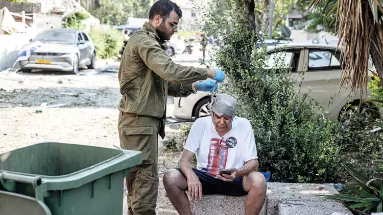 İran'ın Füze Saldırısı İsrail'de Şok Yarattı: "Daha Önce Böyle Bir Şey Yaşamadık" İran'ın Füze Saldırısı İsrail'de Şok Yarattı: "Daha Önce Böyle Bir Şey Yaşamadık"