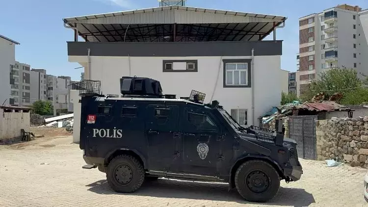 Diyarbakır’da Babasını Çekiçle Yaraladı: Hayati Tehlikesi Sürüyor