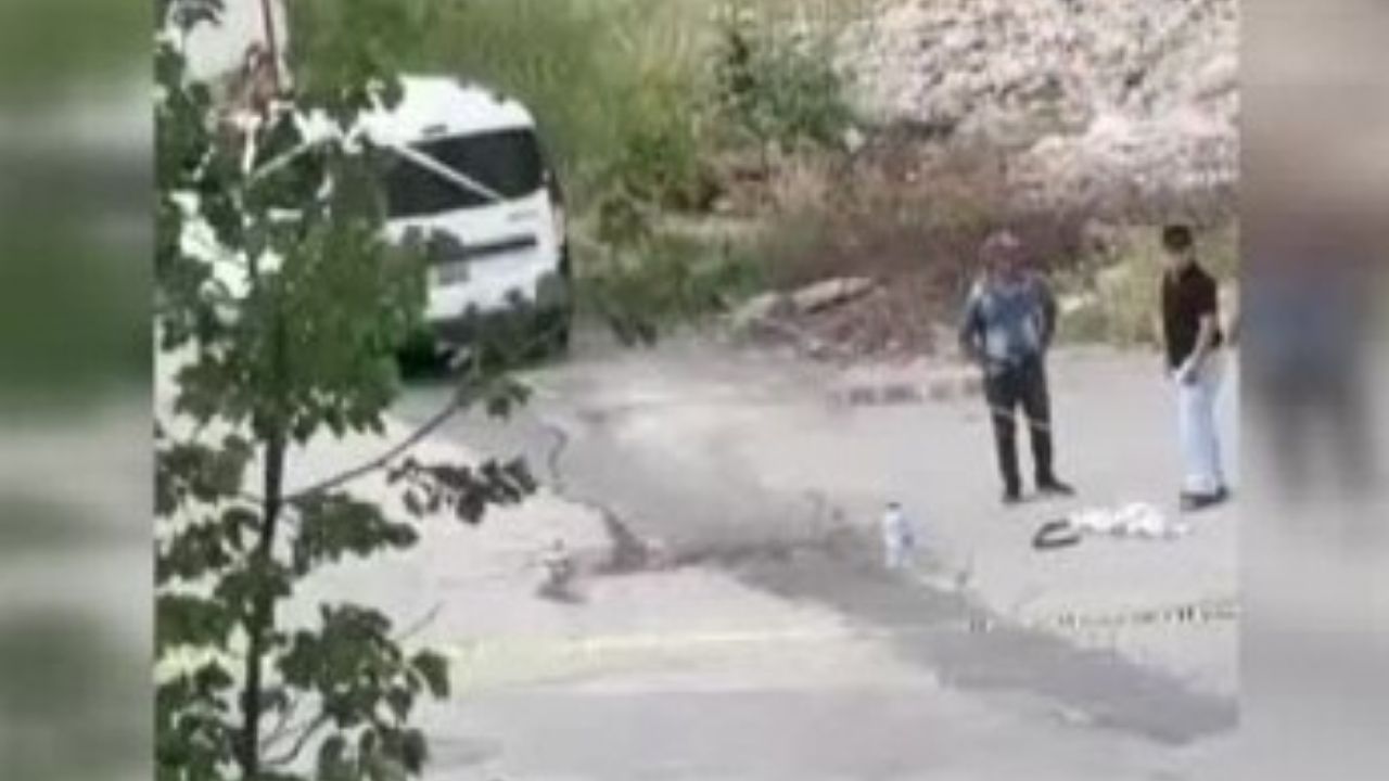Ankara Altındağ’da Sokak Ortasında Bıçaklı Saldırı: 1 Kişi Yaralandı Ankara Altındağ’da Sokak Ortasında Bıçaklı Saldırı: 1 Kişi Yaralandı