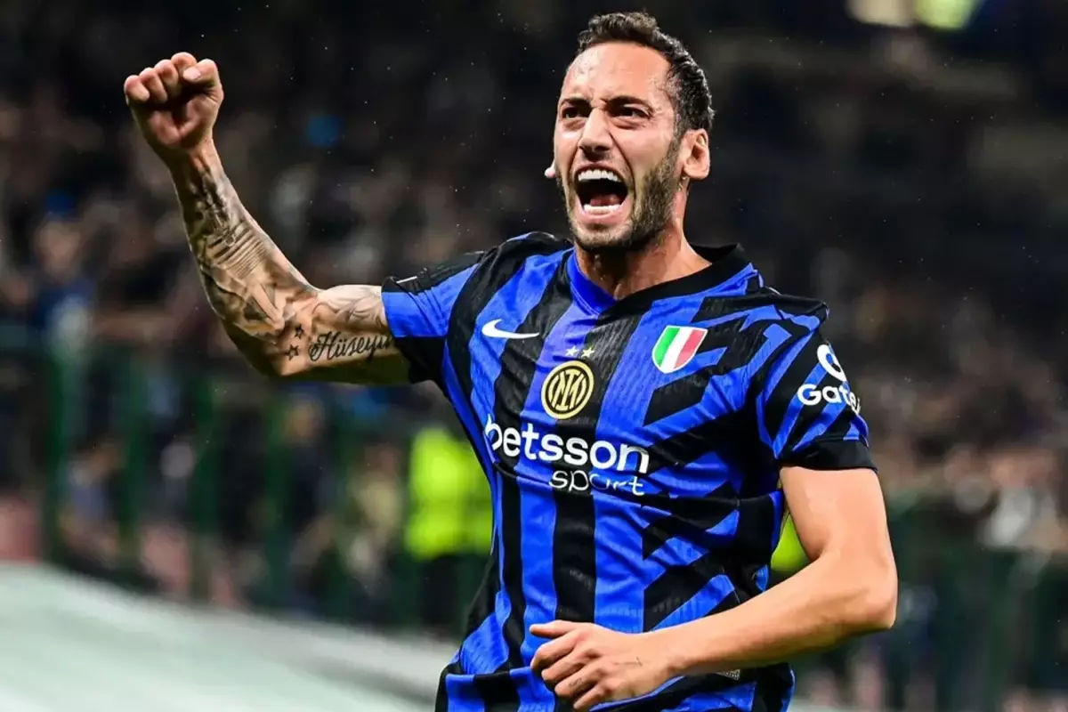 Galatasaray'dan Hakan Çalhanoğlu Hamlesi: Menajeri İstanbul’a Geliyor Galatasaray'dan Hakan Çalhanoğlu Hamlesi: Menajeri İstanbul’a Geliyor