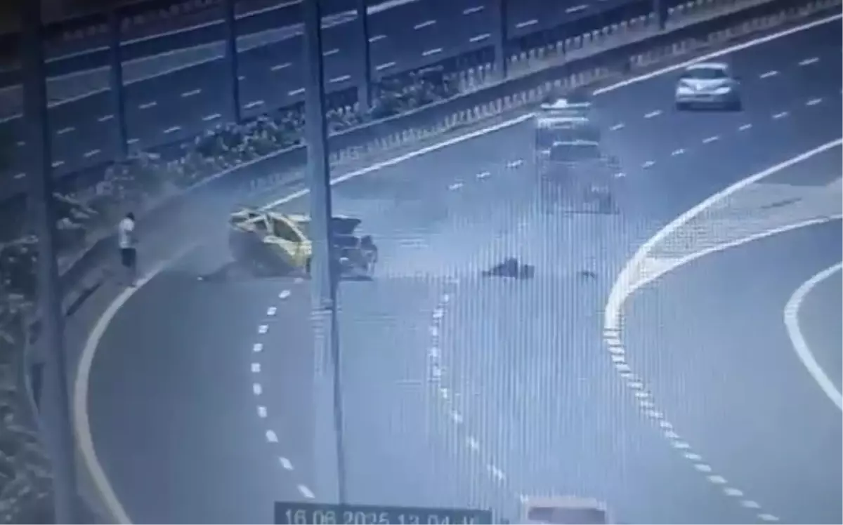İzmir’de Kuzey Ege Otoyolu’nda Can Pazarı: Taksinin İçindeki Yolcu Hayatını Kaybetti